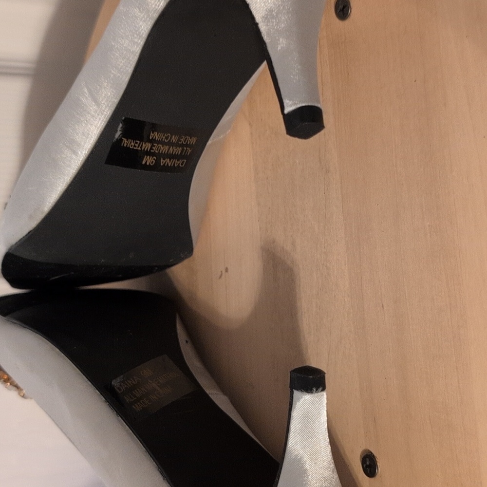 Shoes - Picture 3 of 4